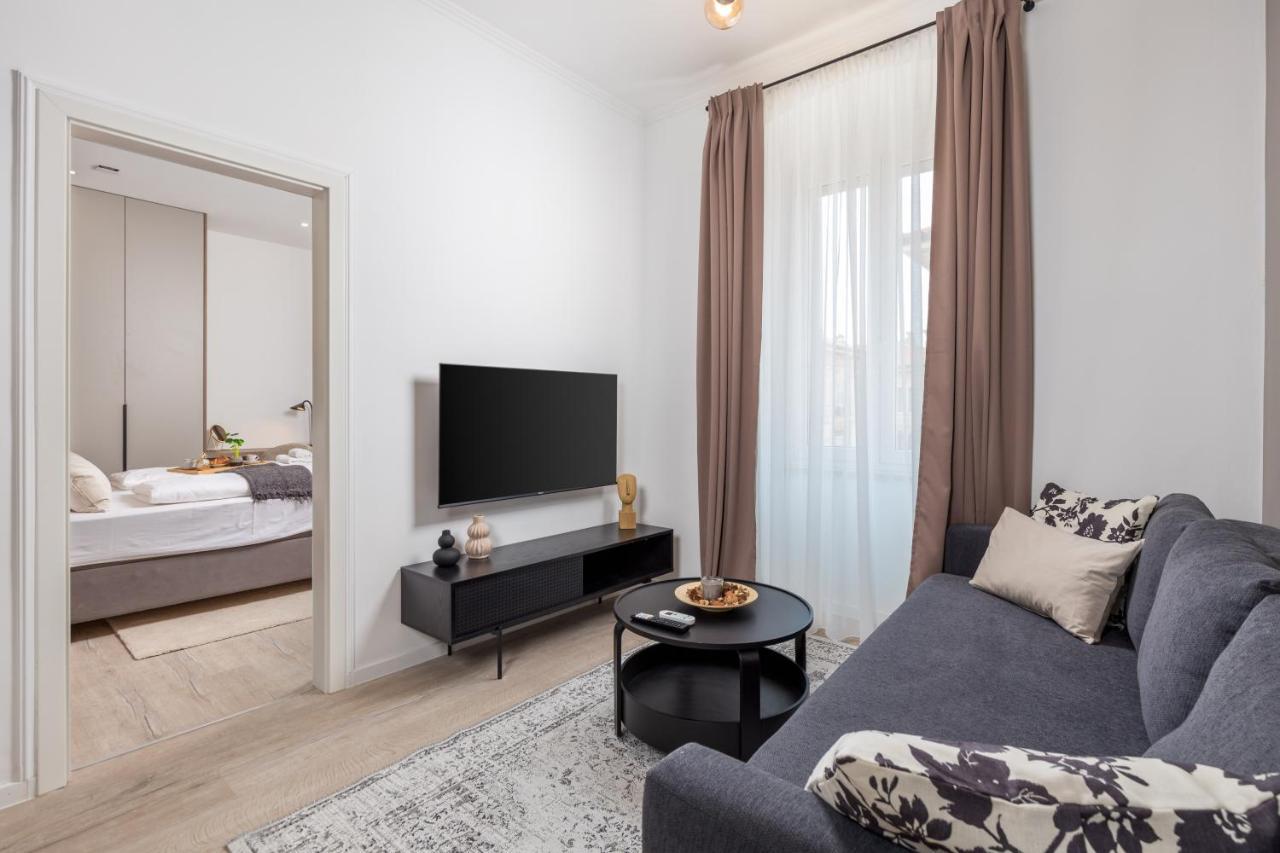 Apartments Diego Rijeka Bagian luar foto