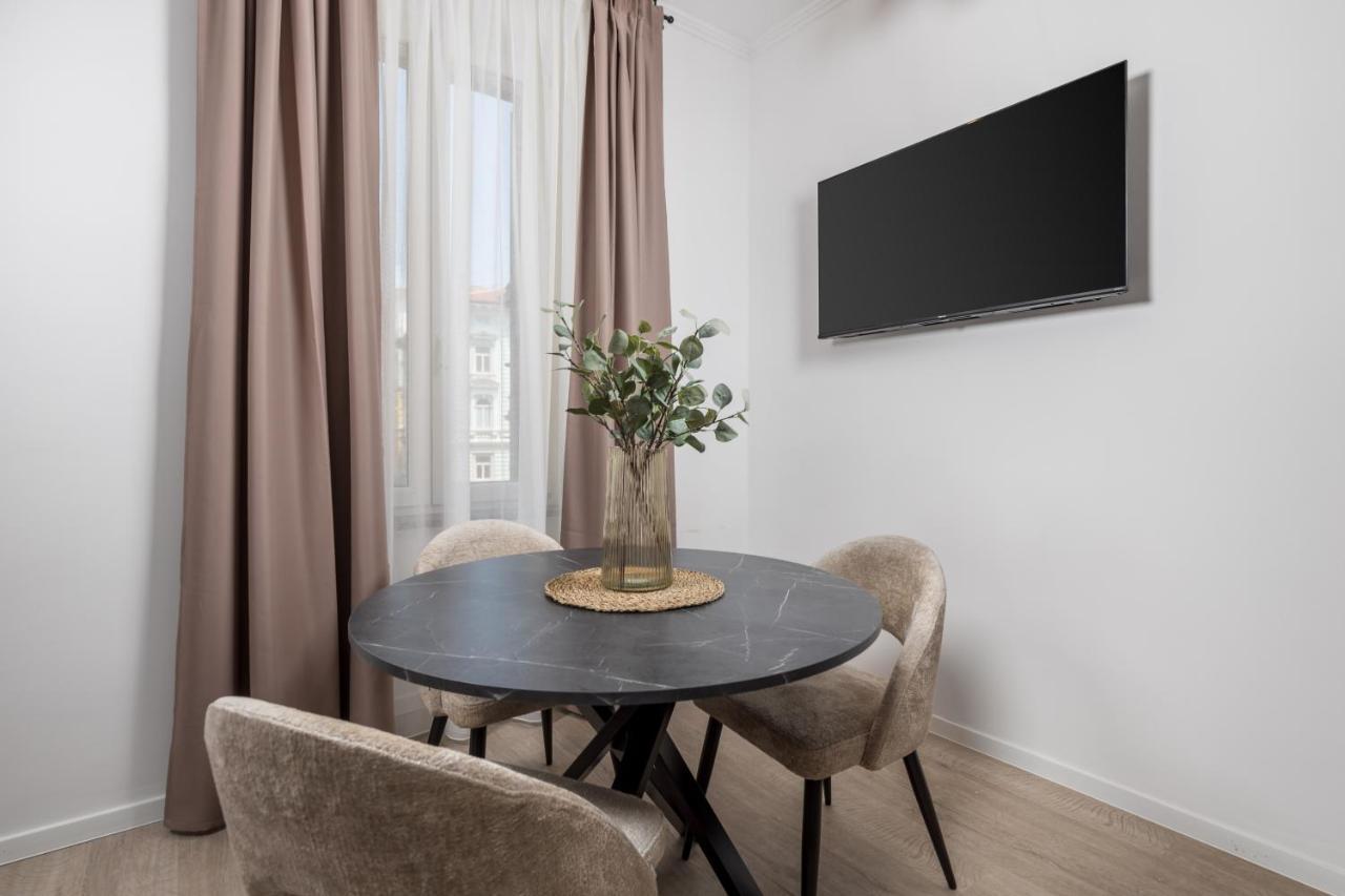 Apartments Diego Rijeka Bagian luar foto