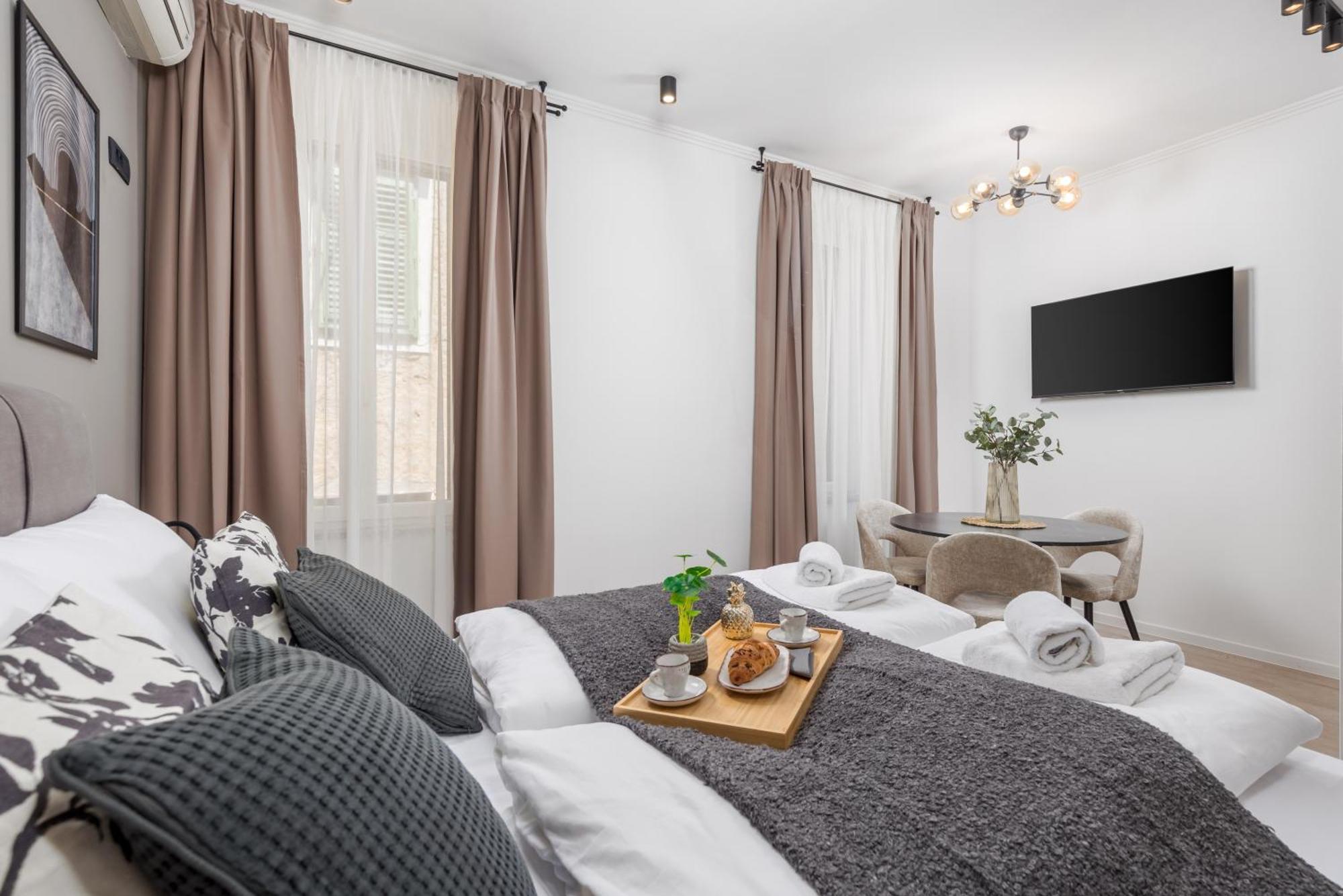 Apartments Diego Rijeka Bagian luar foto